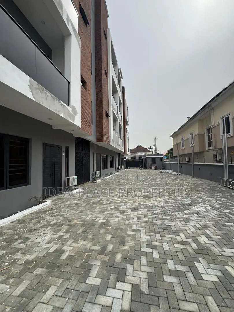 3bdrm Maisonette in Lekki Phase 1 for sale