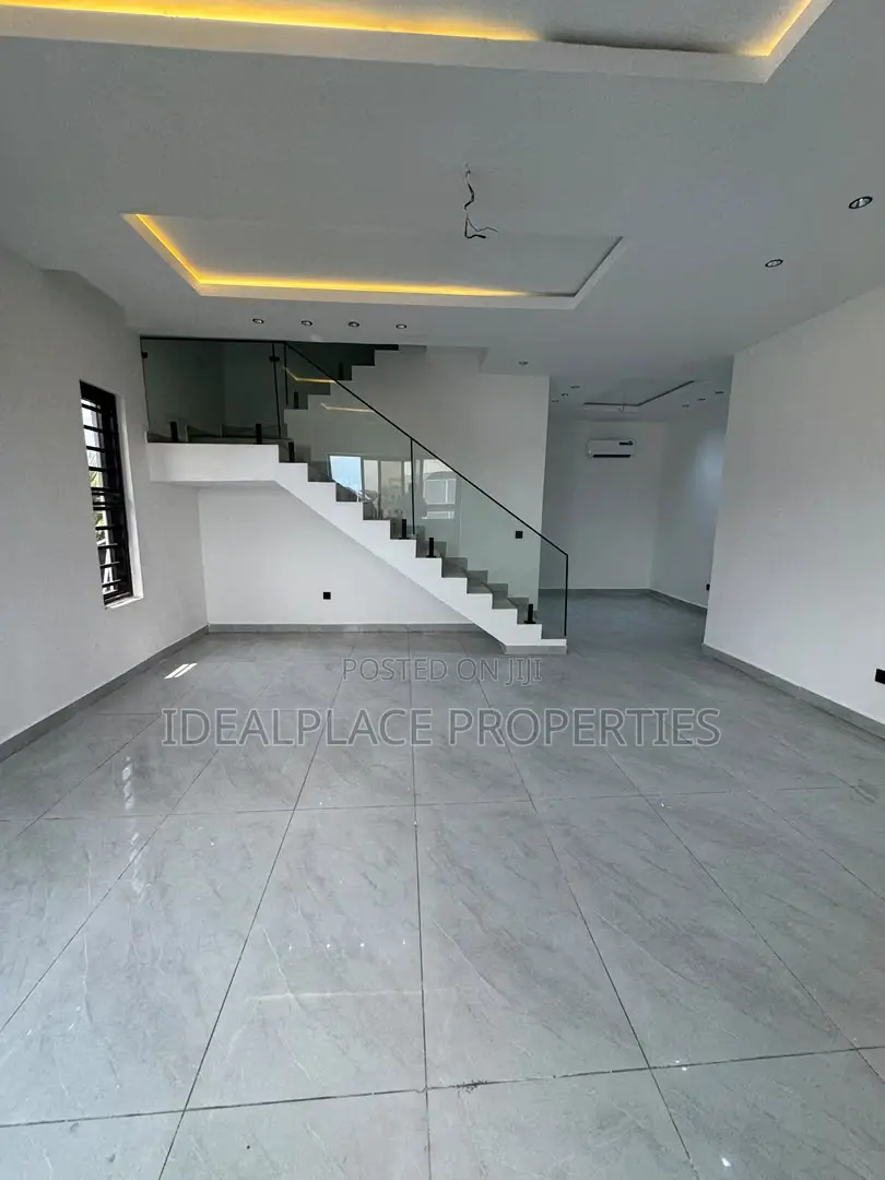 3bdrm Maisonette in Lekki Phase 1 for sale
