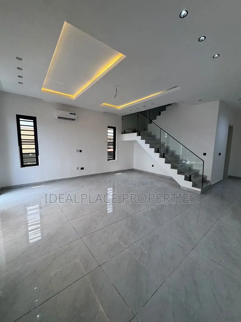 3bdrm Maisonette in Lekki Phase 1 for sale