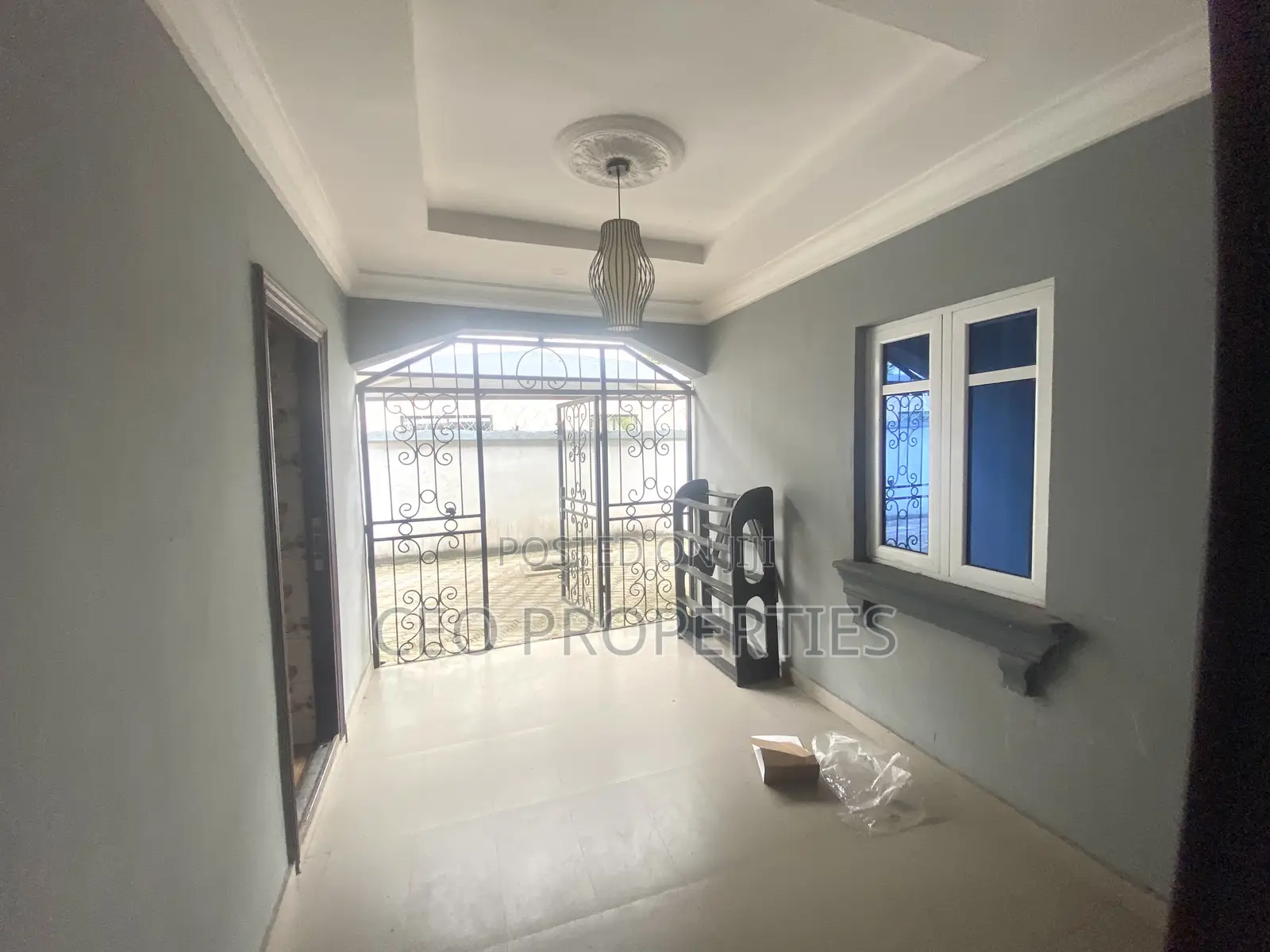 4bdrm Bungalow in Estaye/Ado Road for rent