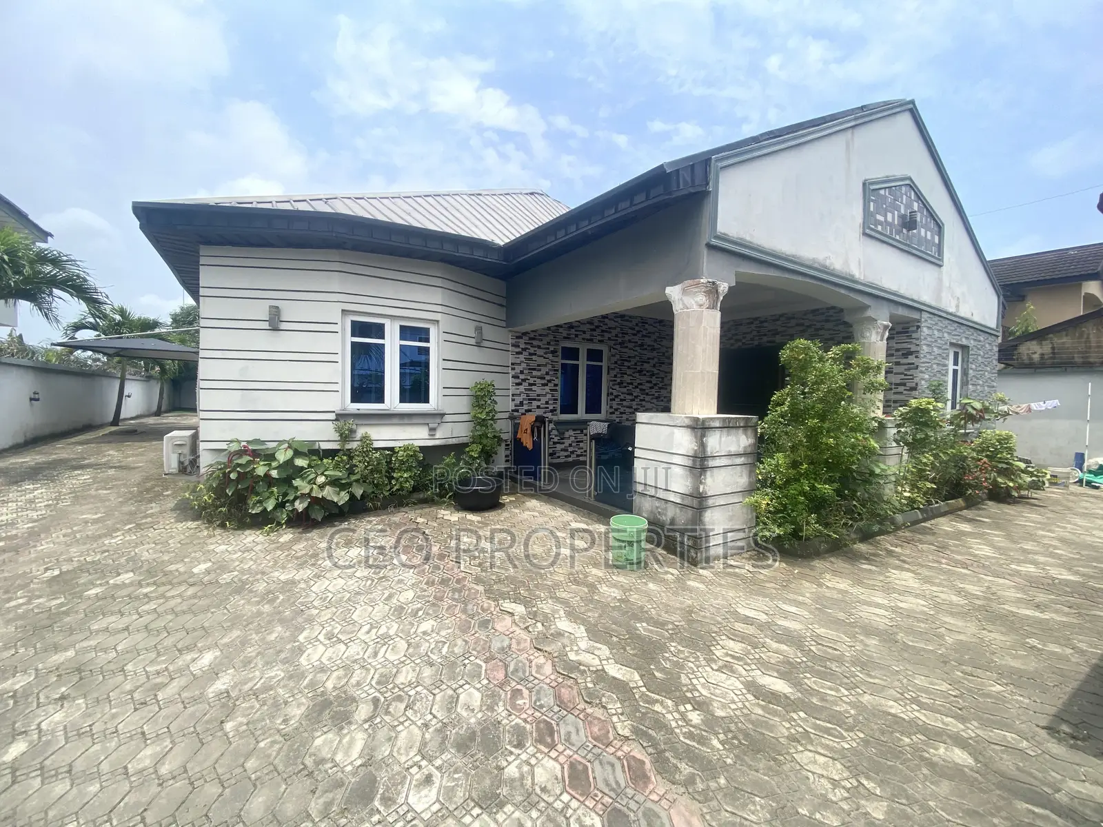 4bdrm Bungalow in Estaye/Ado Road for rent