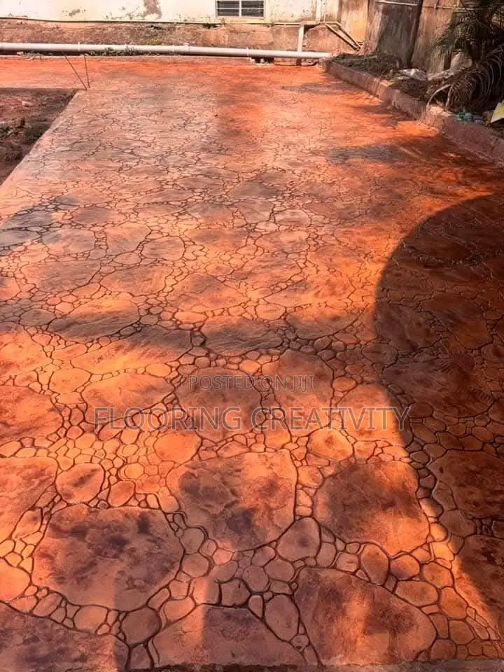 Elegant Concrete Floor and Wall Design