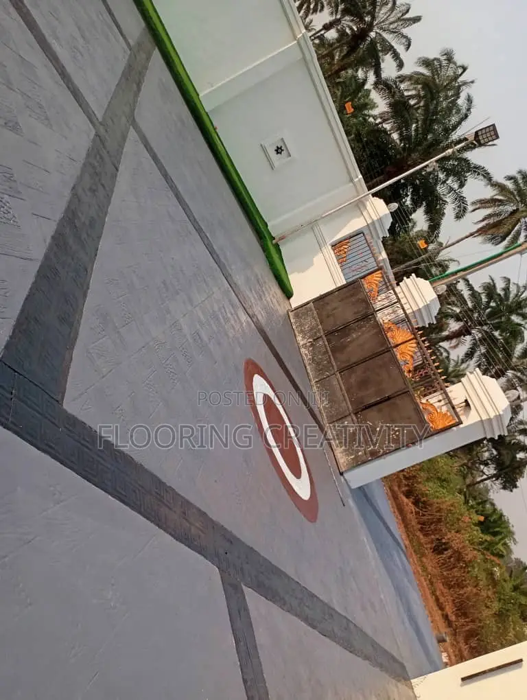Elegant Concrete Floor and Wall Design
