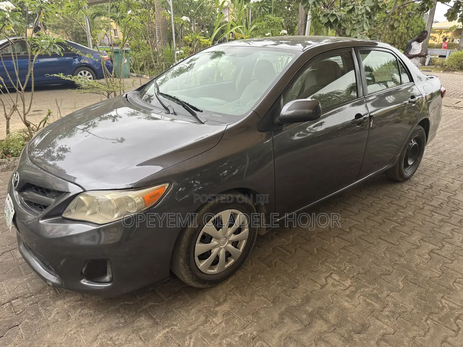 Toyota Corolla LE 4dr Sedan (1.8L 4cyl 4A) 2012 Gray