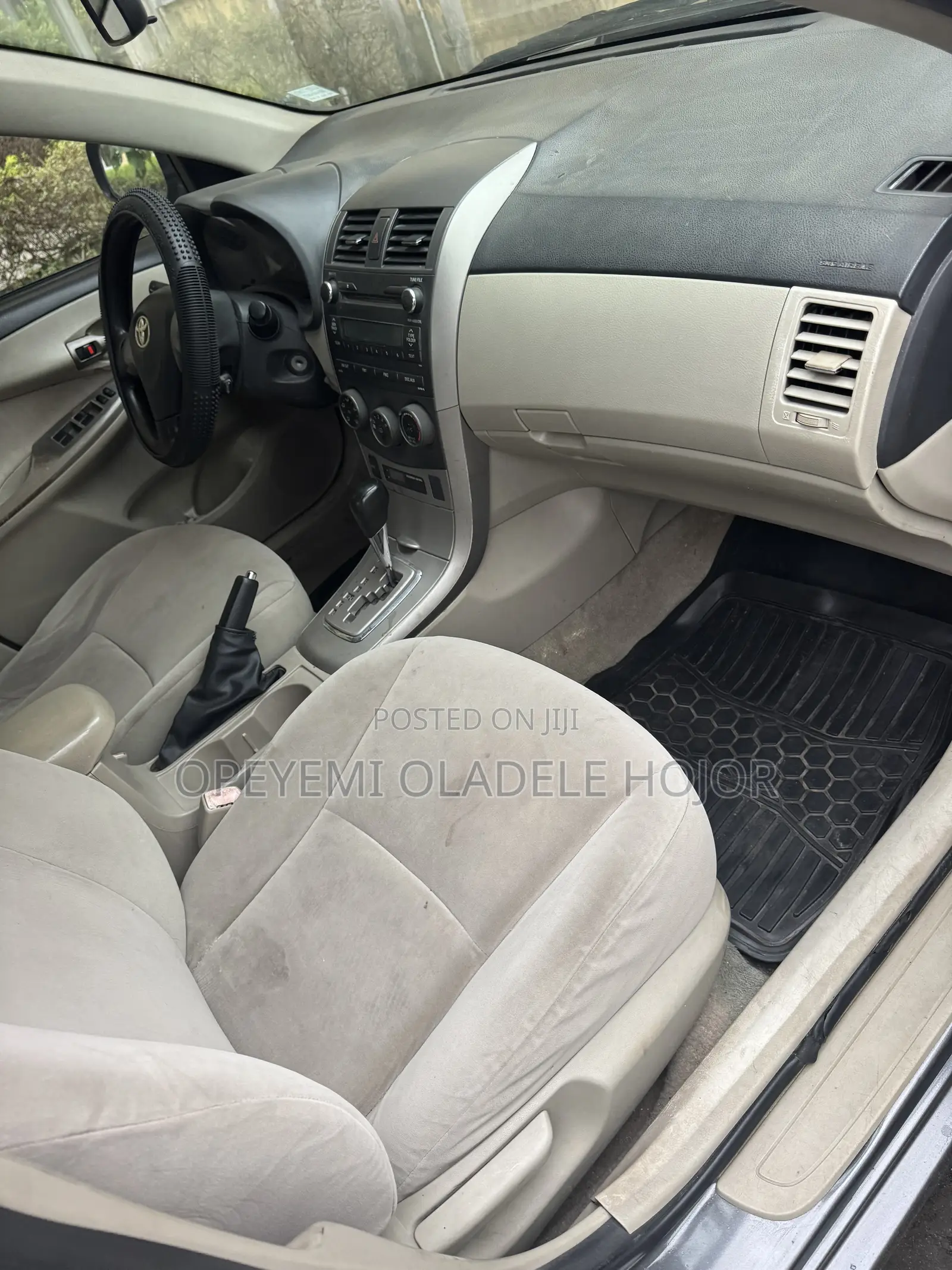 Toyota Corolla LE 4dr Sedan (1.8L 4cyl 4A) 2012 Gray