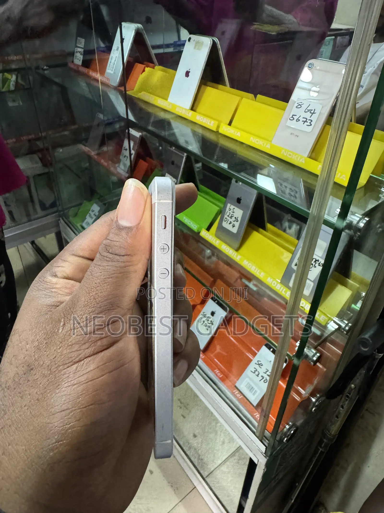 Apple iPhone SE 16 GB Gray