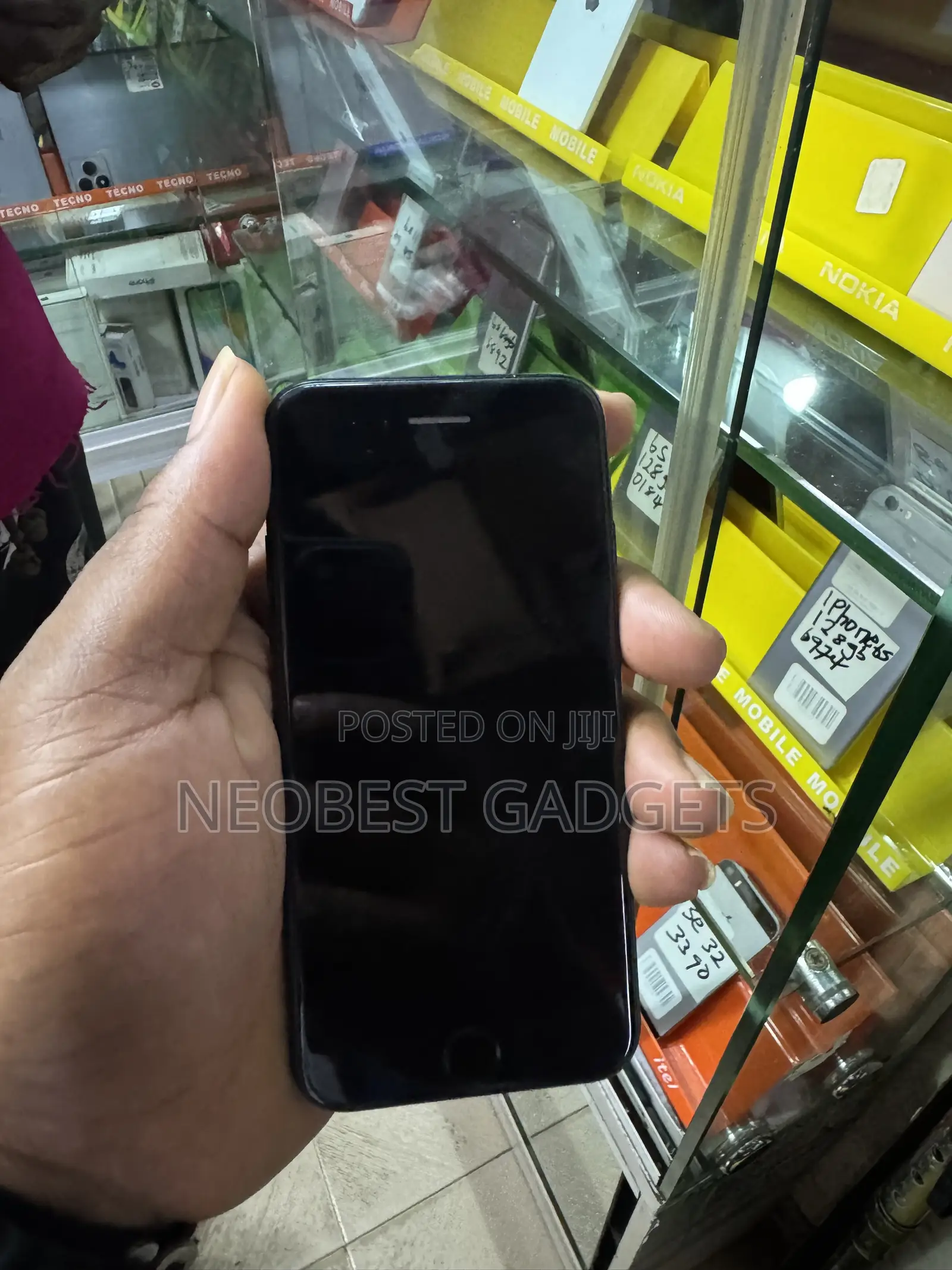 Apple iPhone SE (2020) 64 GB Black