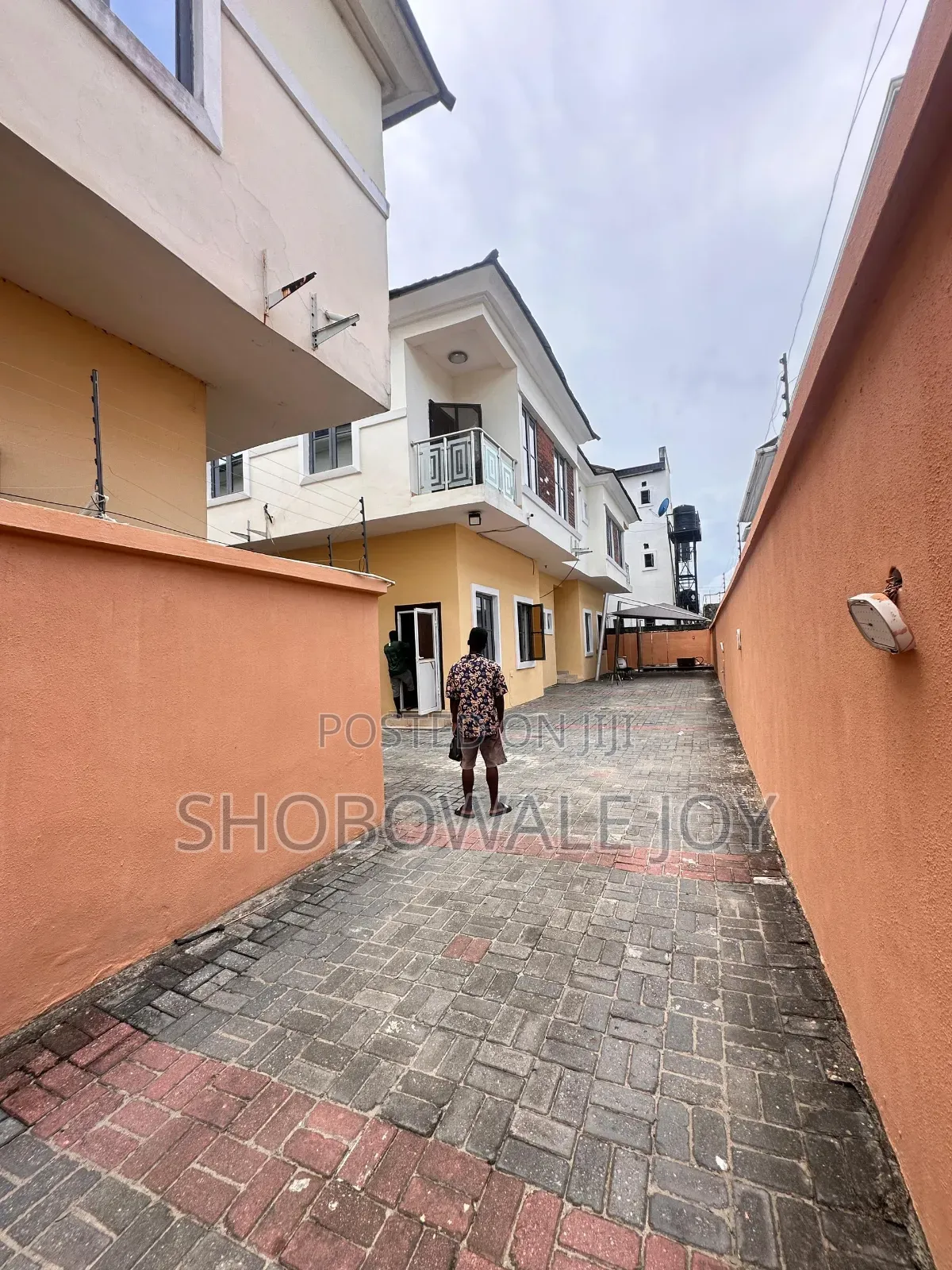 4bdrm Duplex in Agungi for rent