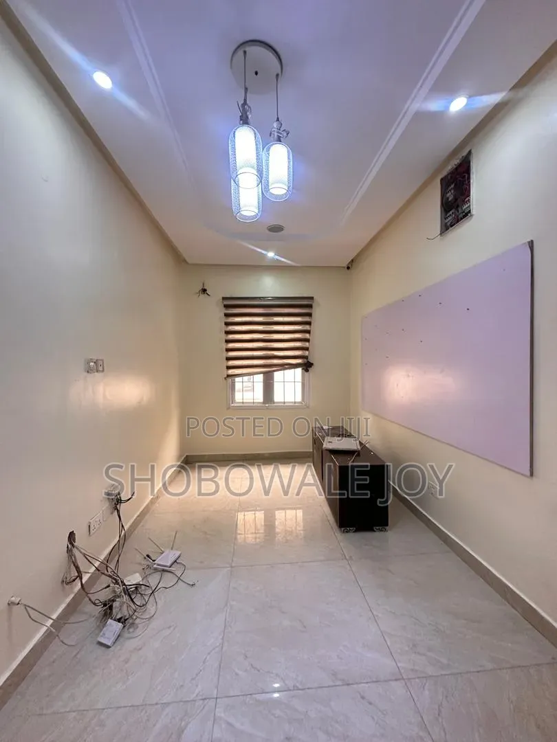 4bdrm Duplex in Agungi for rent