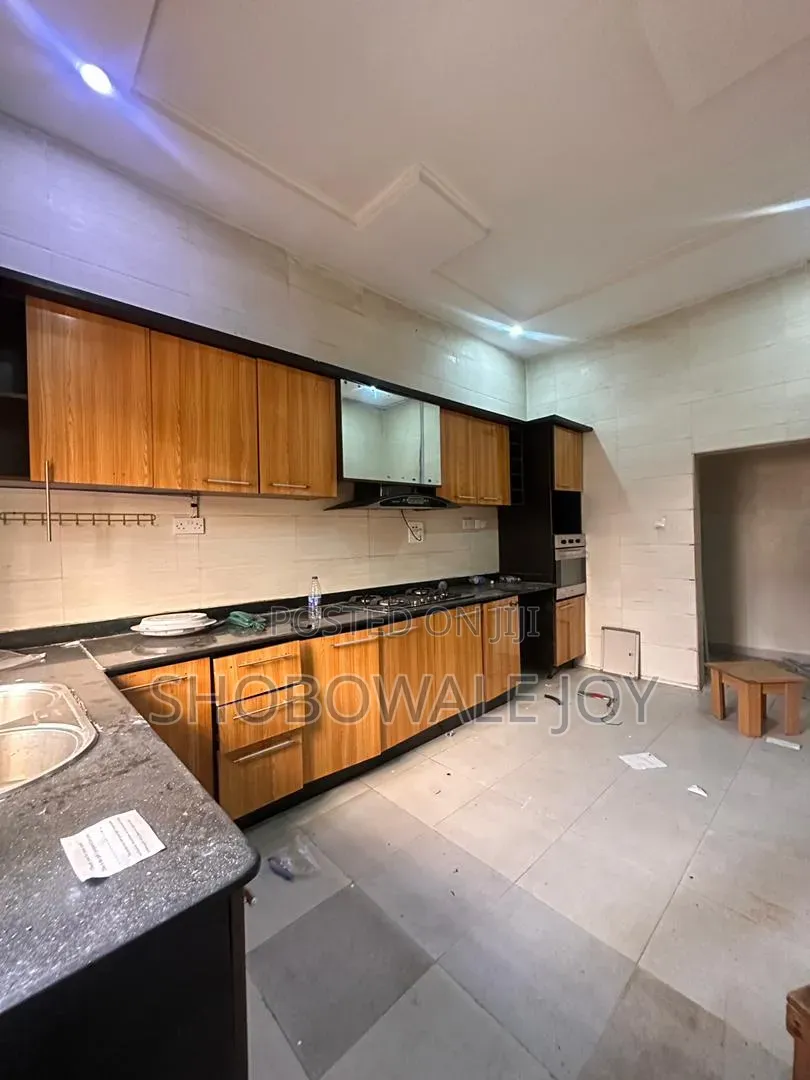 4bdrm Duplex in Agungi for rent