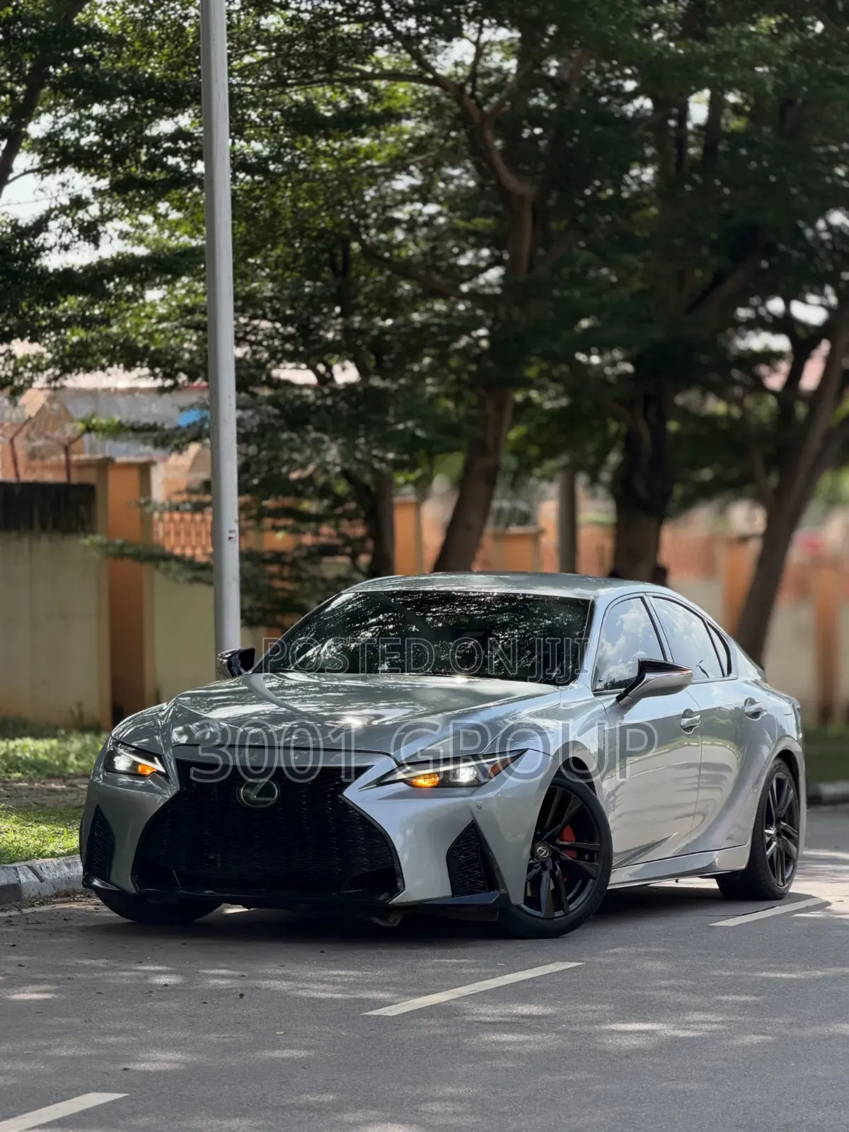 Lexus IS 300h 4WD 2021 Gray