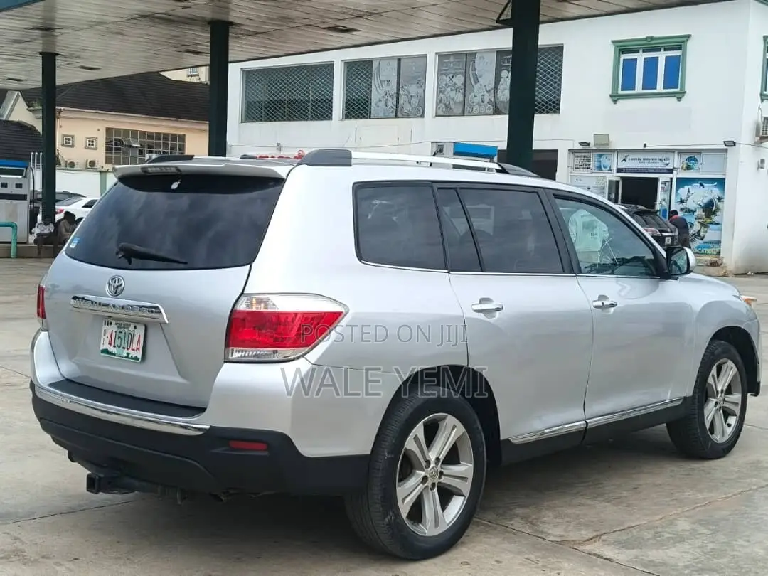 Toyota Highlander Limited 2011 Silver