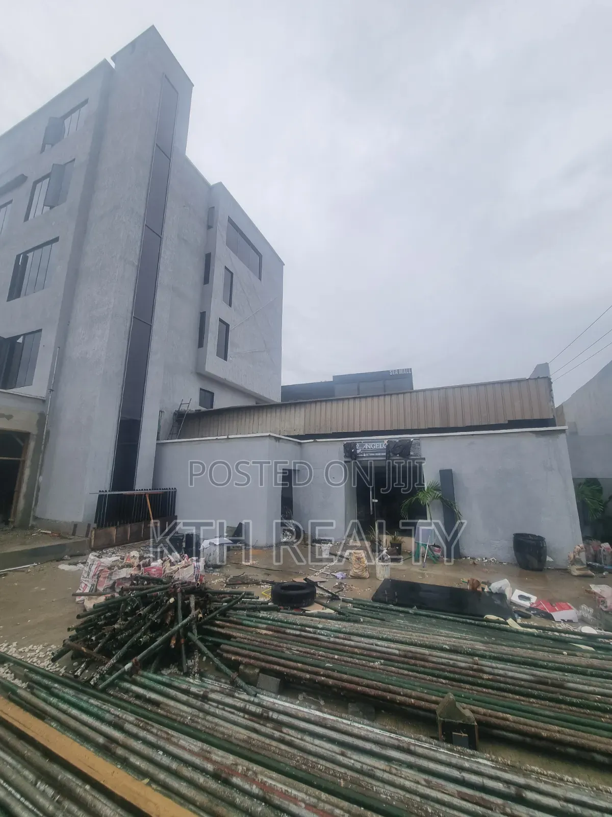 2bdrm Apartment in Lekki Phase 1 for rent