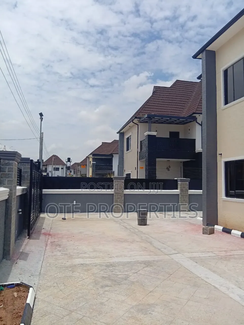 4bdrm Duplex in Fo1, Kubwa for sale