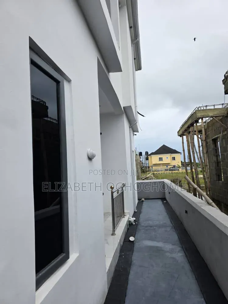 5bdrm Duplex in Beechwood Estate, Bogije for sale