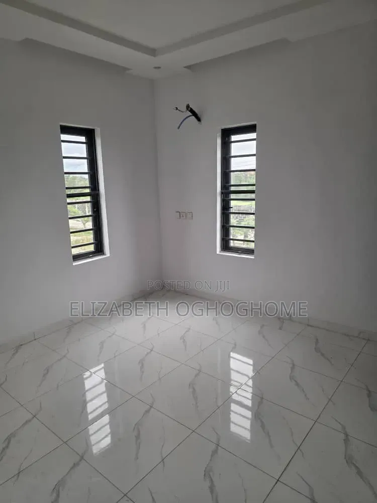 5bdrm Duplex in Beechwood Estate, Bogije for sale