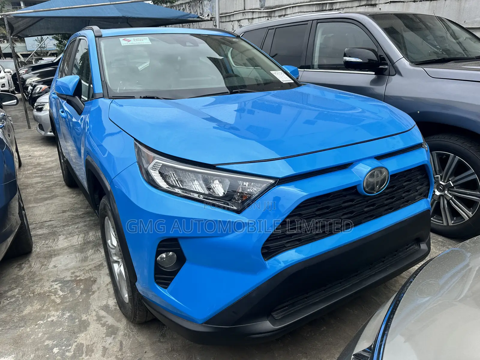 Toyota RAV4 XLE AWD 2019 Blue