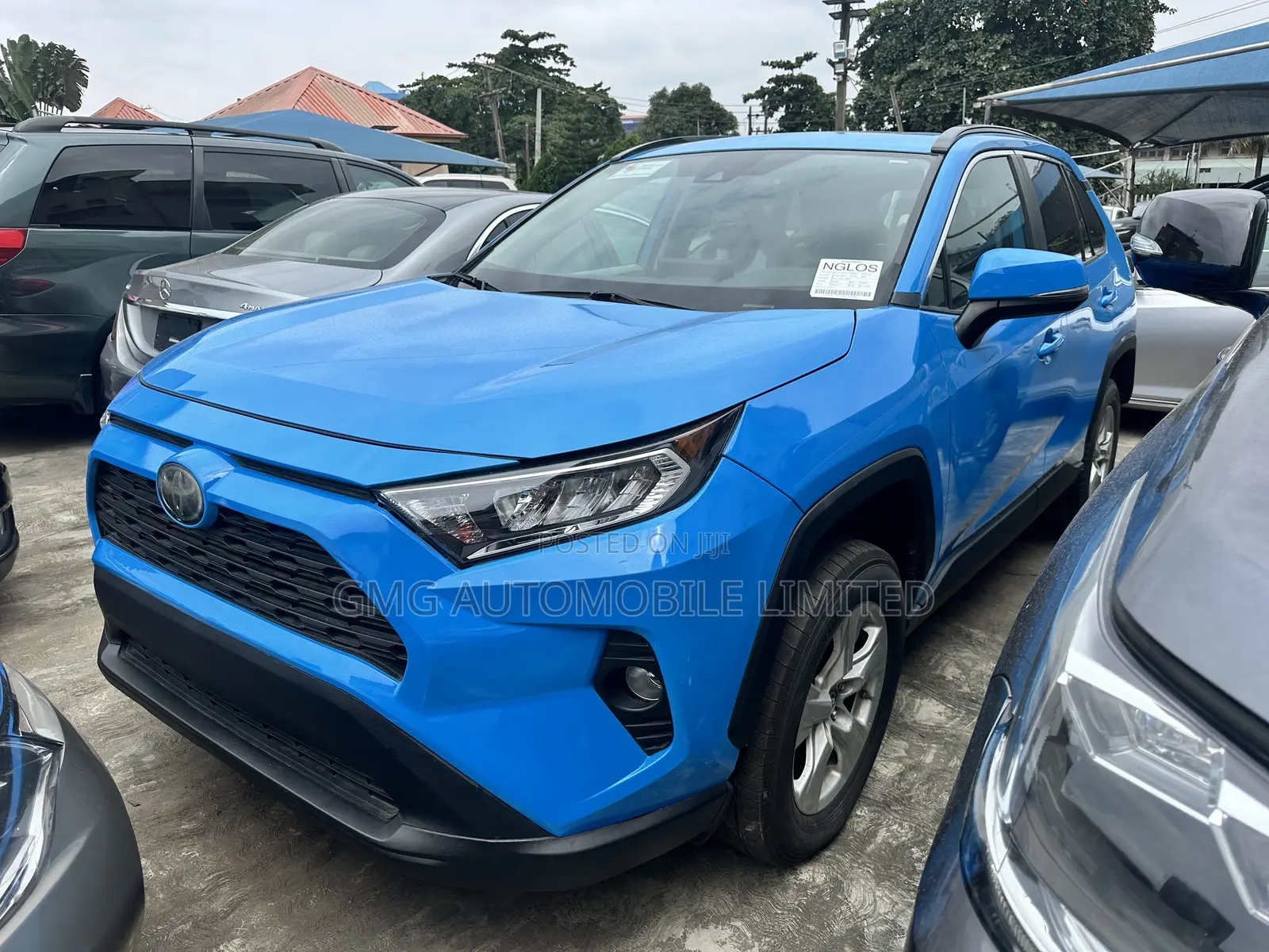 Toyota RAV4 XLE AWD 2019 Blue