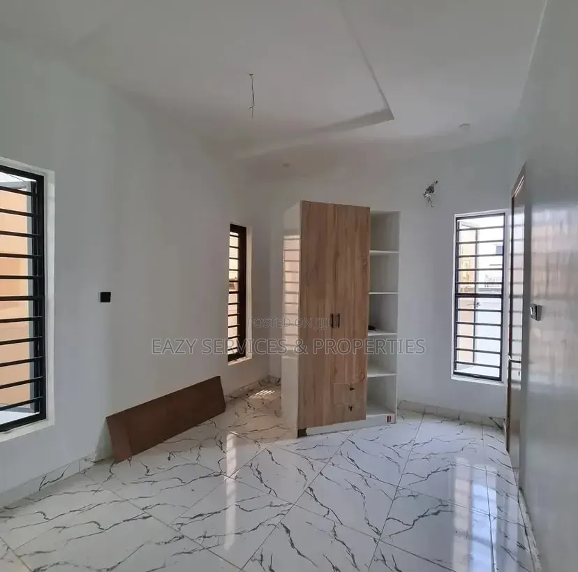 2bdrm Apartment in Gated And Secured, Chevron for rent