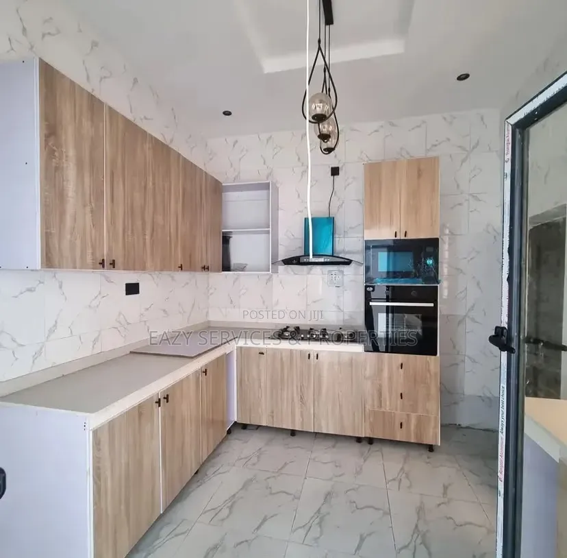 2bdrm Apartment in Gated And Secured, Chevron for rent