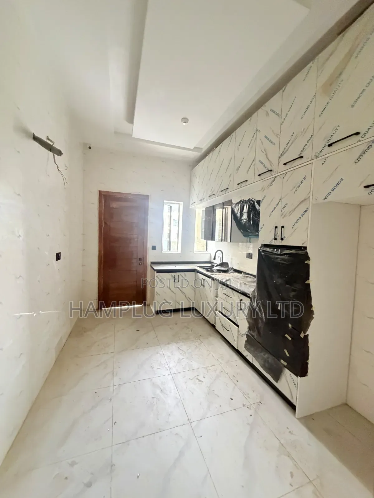 4bdrm Townhouse/Terrace in Guzape for sale