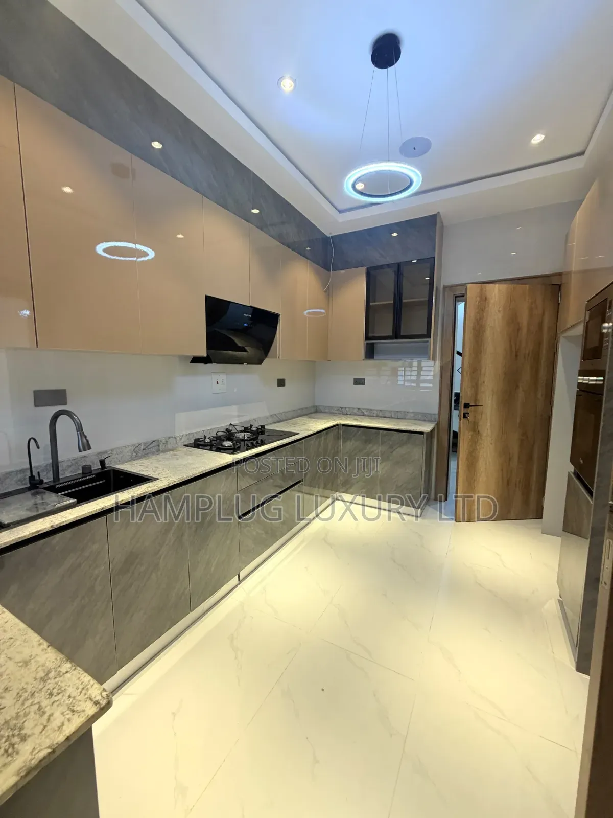 4bdrm Townhouse/Terrace in Guzape for sale