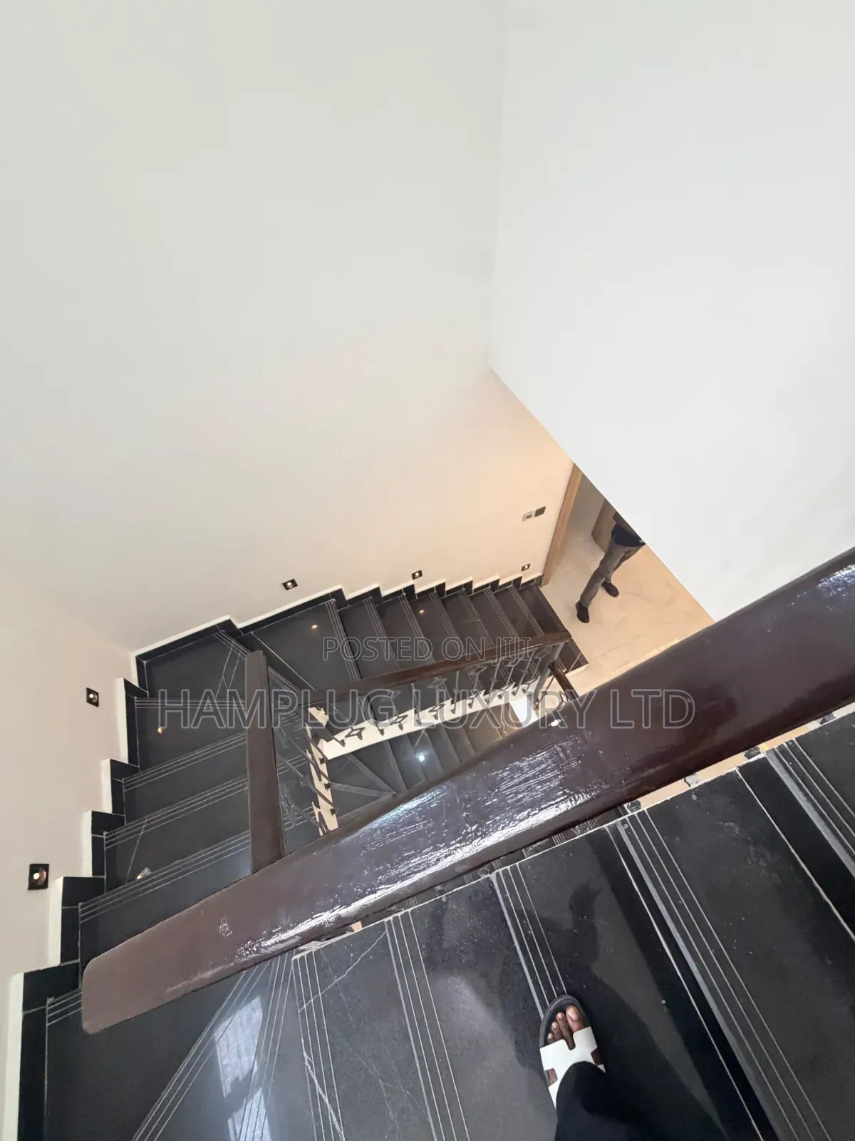 4bdrm Townhouse/Terrace in Guzape for sale