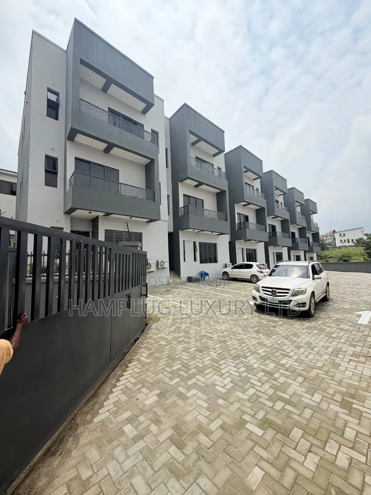 4bdrm Townhouse/Terrace in Guzape District for sale