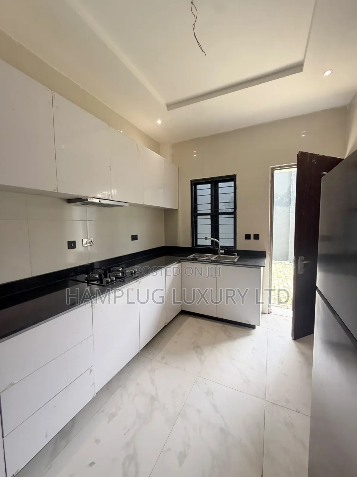 4bdrm Townhouse/Terrace in Guzape District for sale
