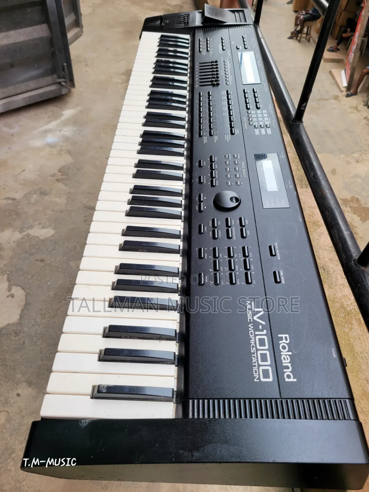 Roland JV-1000