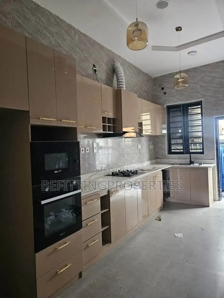 4bdrm Duplex in Lekki for sale