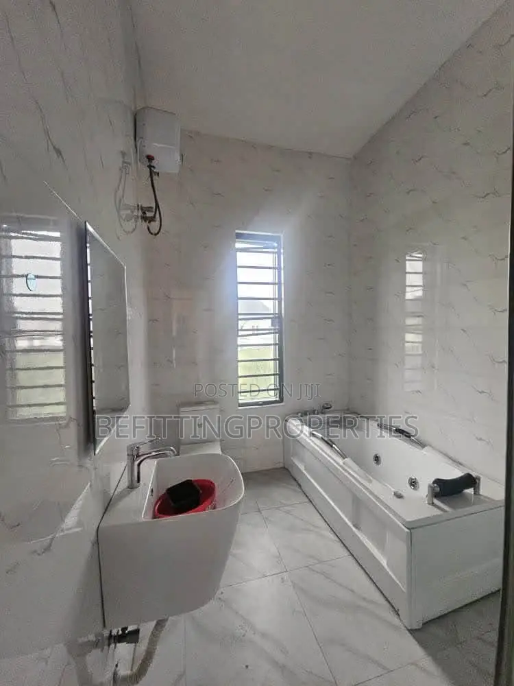 4bdrm Duplex in Lekki for sale