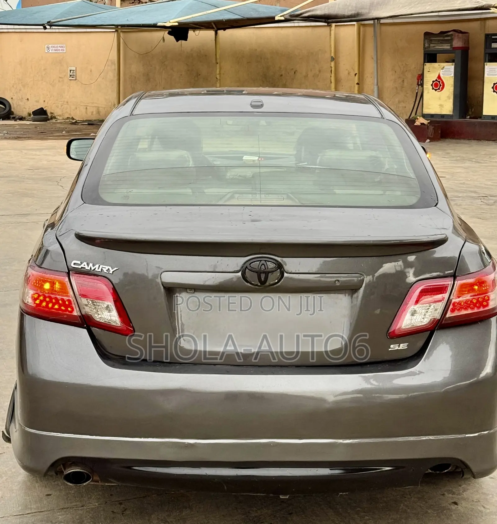 Toyota Camry SE 4dr Sedan (2.5L 4cyl 6AM) 2010 Gray