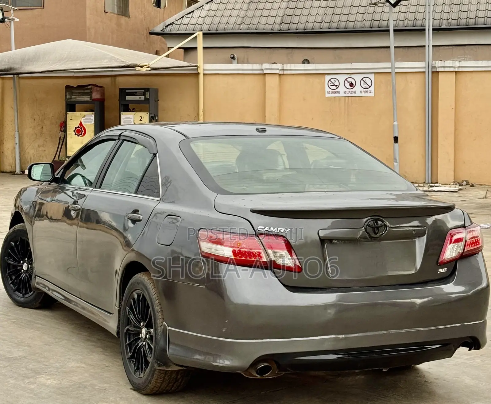 Toyota Camry SE 4dr Sedan (2.5L 4cyl 6AM) 2010 Gray