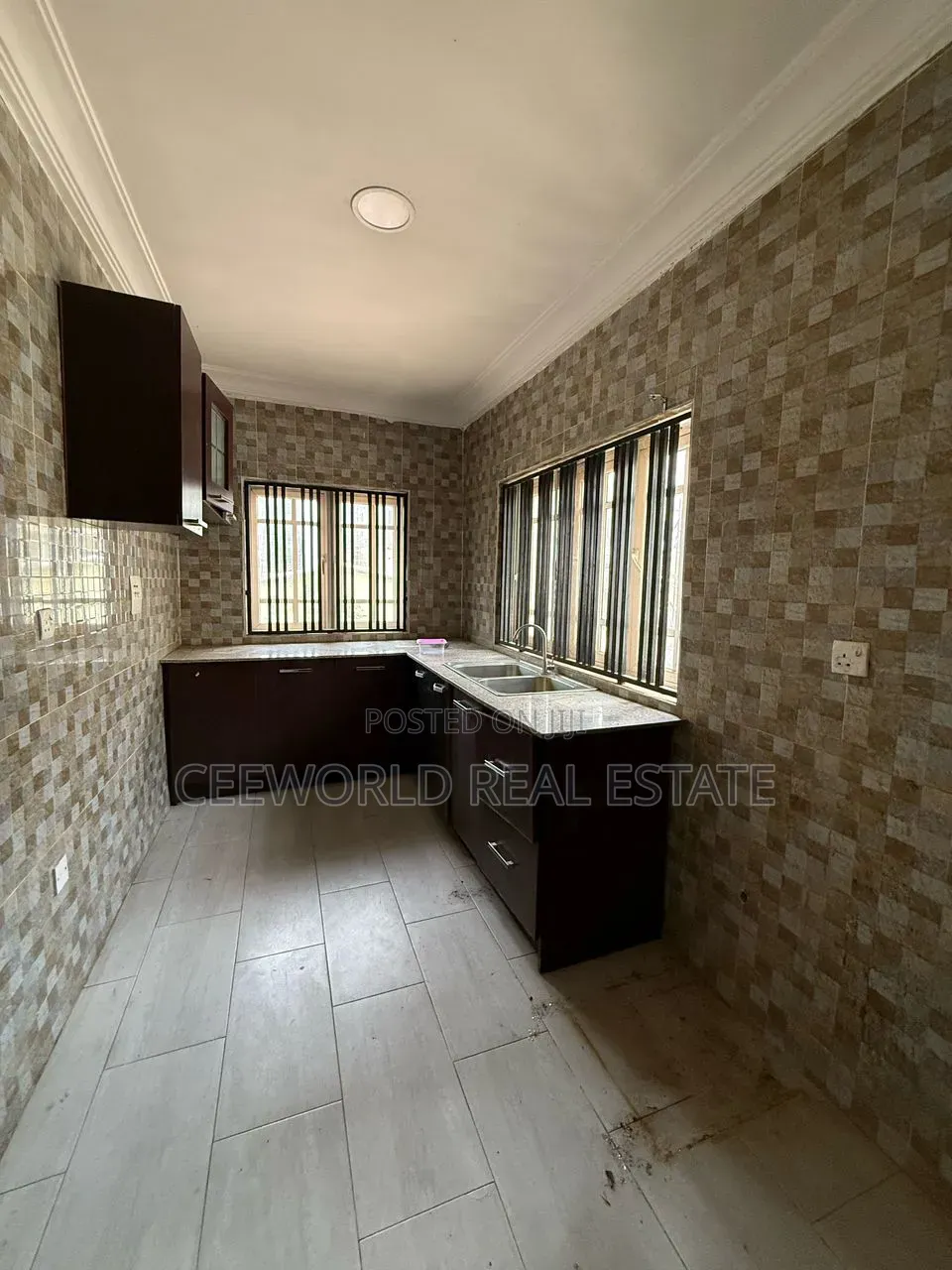 4bdrm Duplex in Kolapo Ishola Gra, Akobo for rent