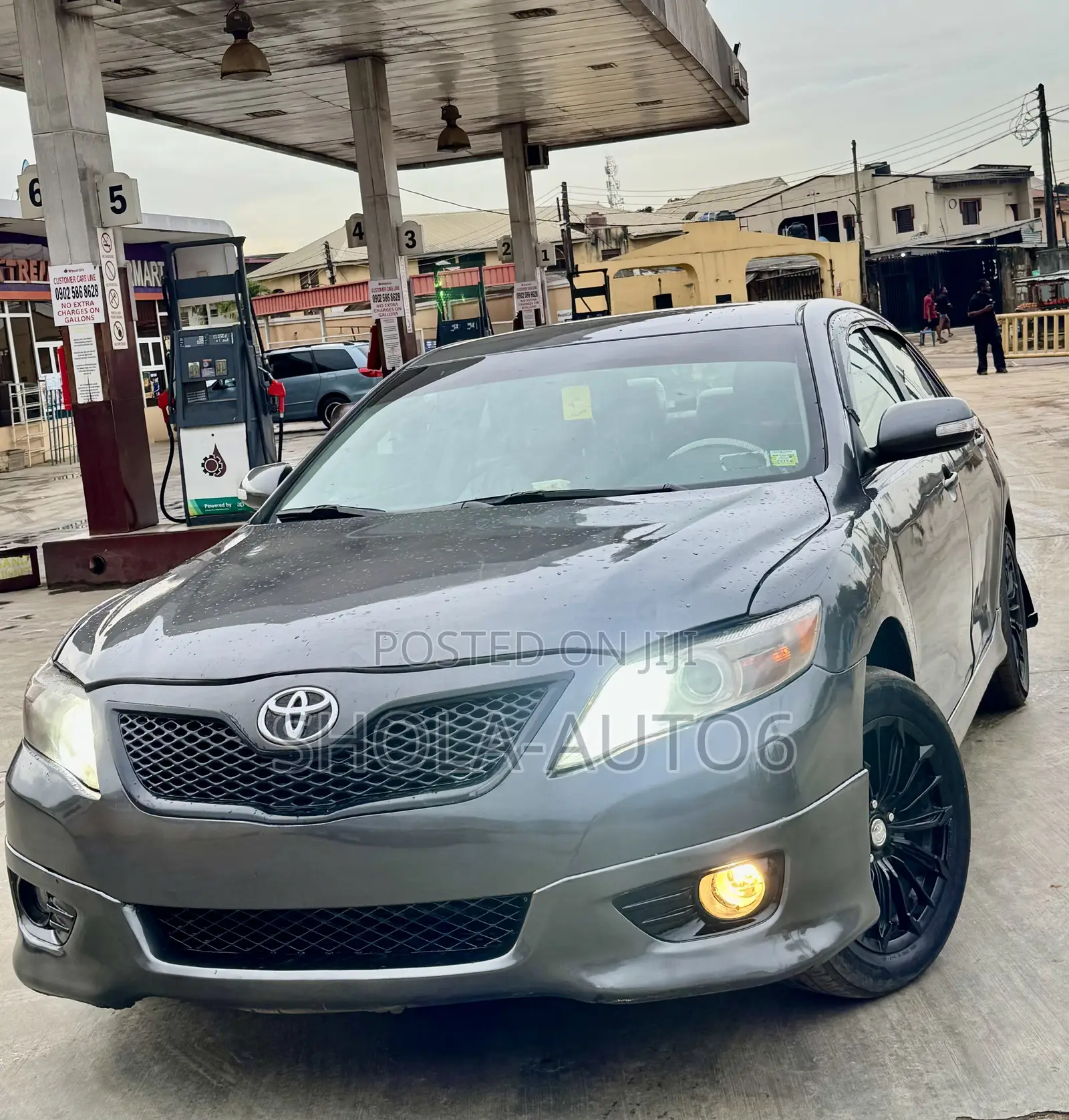 Toyota Camry SE 4dr Sedan (2.5L 4cyl 6AM) 2010 Gray