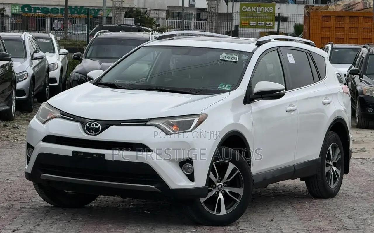 Toyota RAV4 XLE AWD (2.5L 4cyl 6A) 2016 White