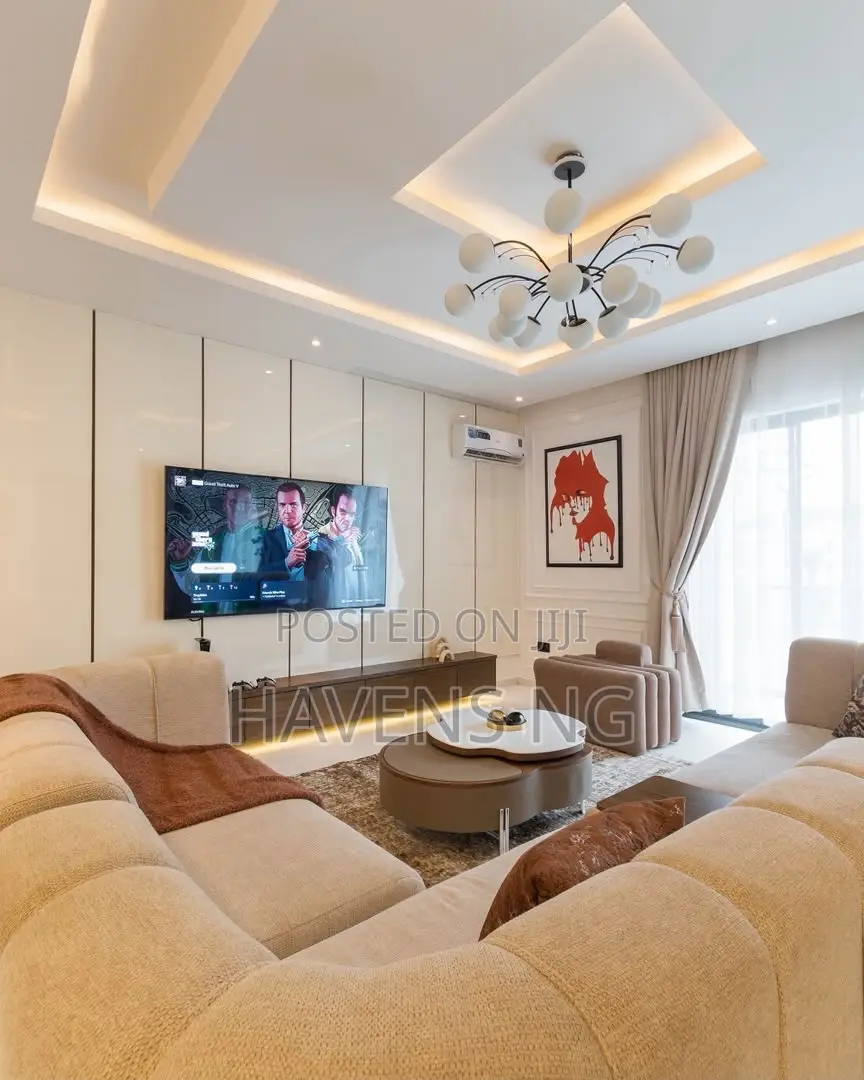 Luxury Vibes Only 2-Bedroom Shortlet Apartment