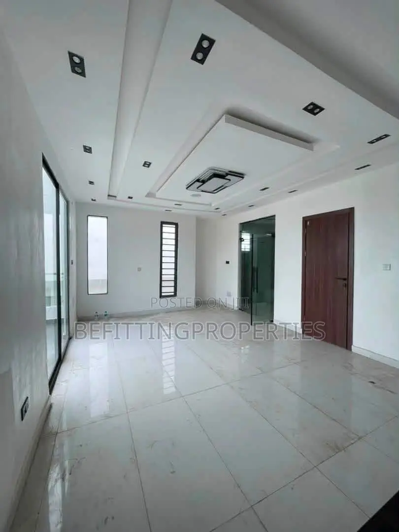 5bdrm Duplex in Ikota for sale