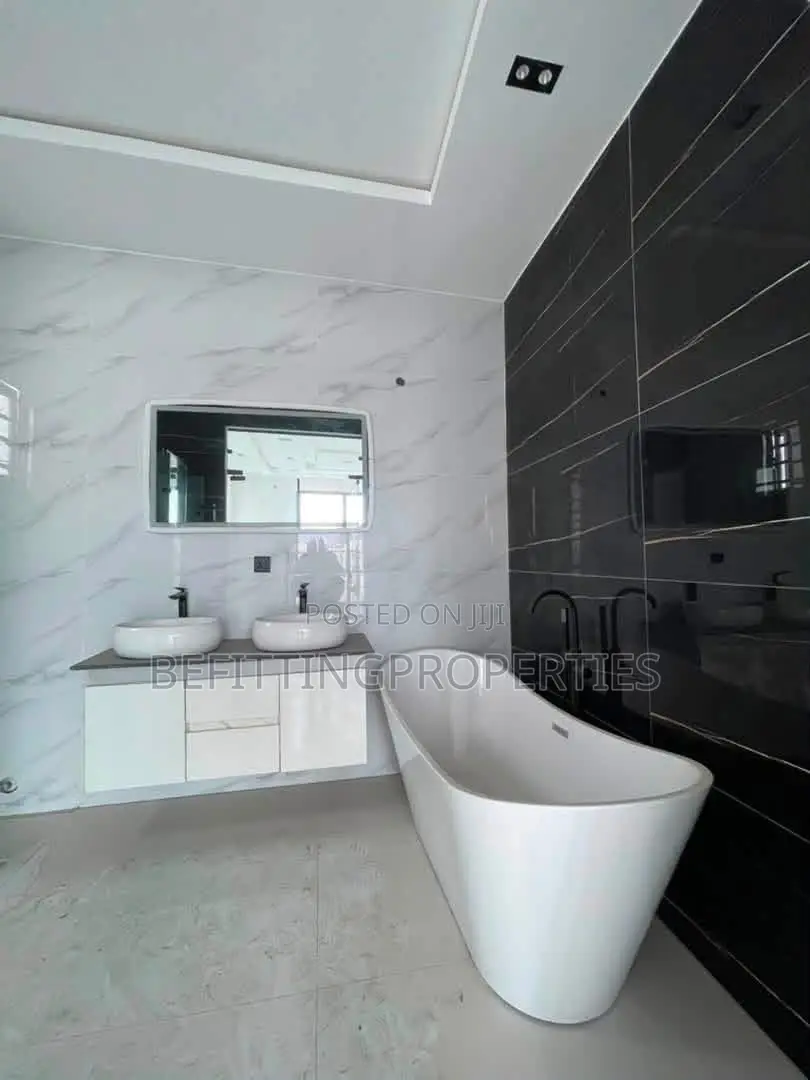 5bdrm Duplex in Ikota for sale