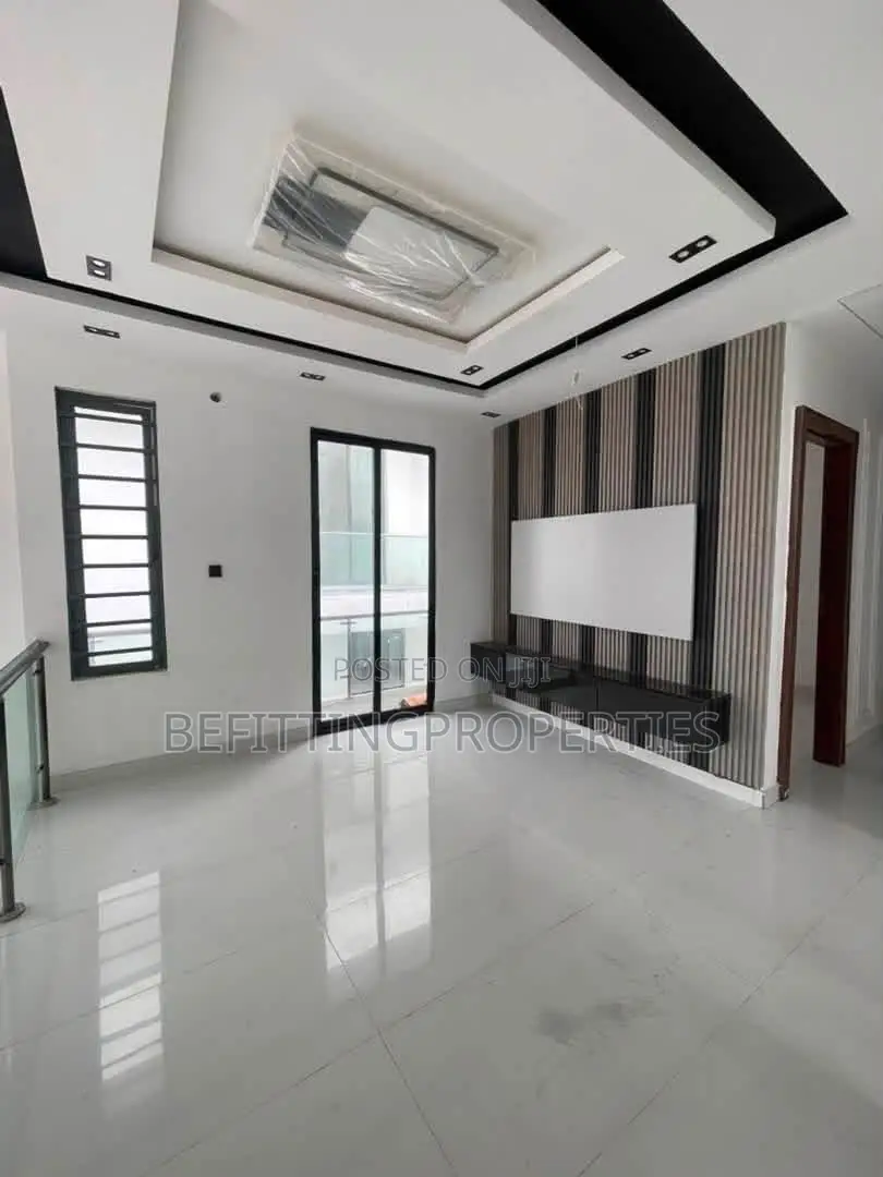 5bdrm Duplex in Ikota for sale