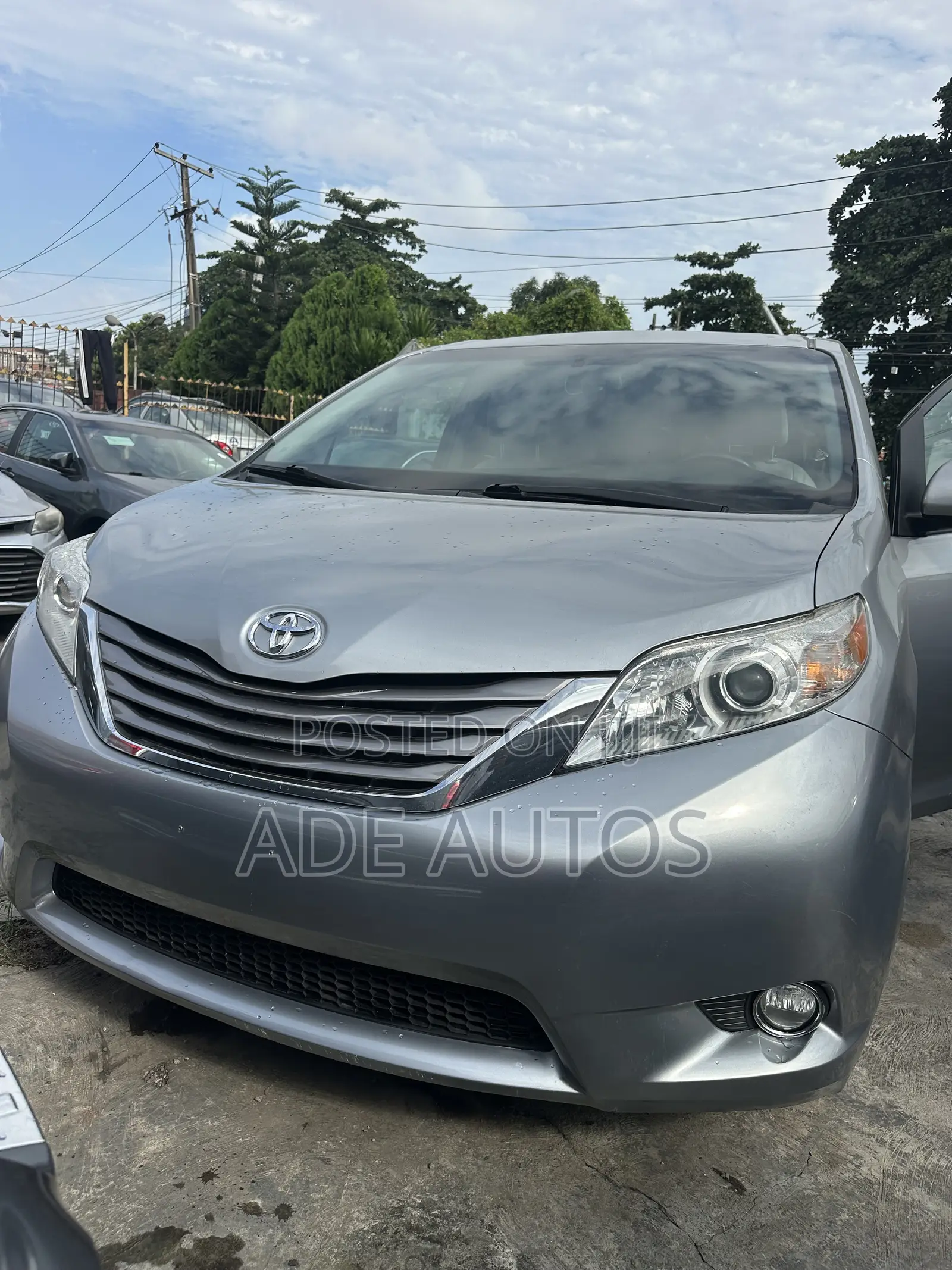Toyota Sienna XLE 8-Passenger 4dr Minivan (3.5L 6cyl 6A) 2015 Gray