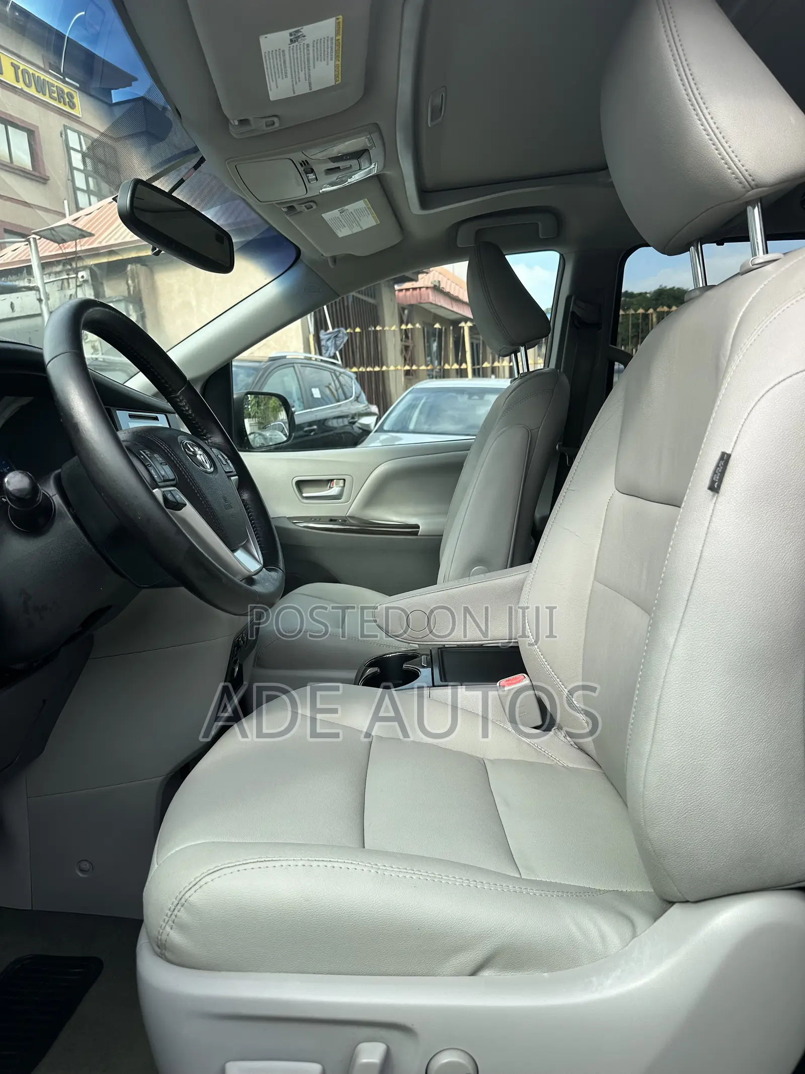 Toyota Sienna XLE 8-Passenger 4dr Minivan (3.5L 6cyl 6A) 2015 Gray