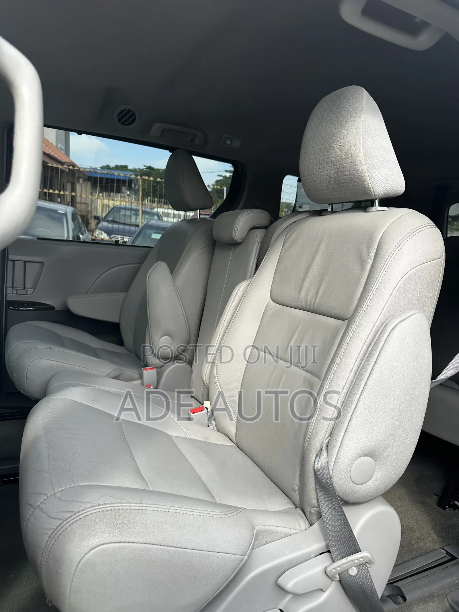 Toyota Sienna XLE 8-Passenger 4dr Minivan (3.5L 6cyl 6A) 2015 Gray