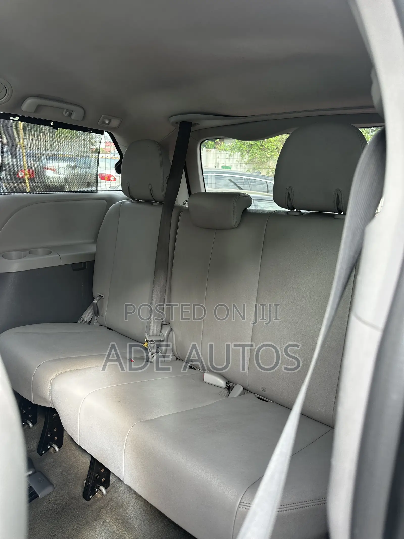 Toyota Sienna XLE 8-Passenger 4dr Minivan (3.5L 6cyl 6A) 2015 Gray