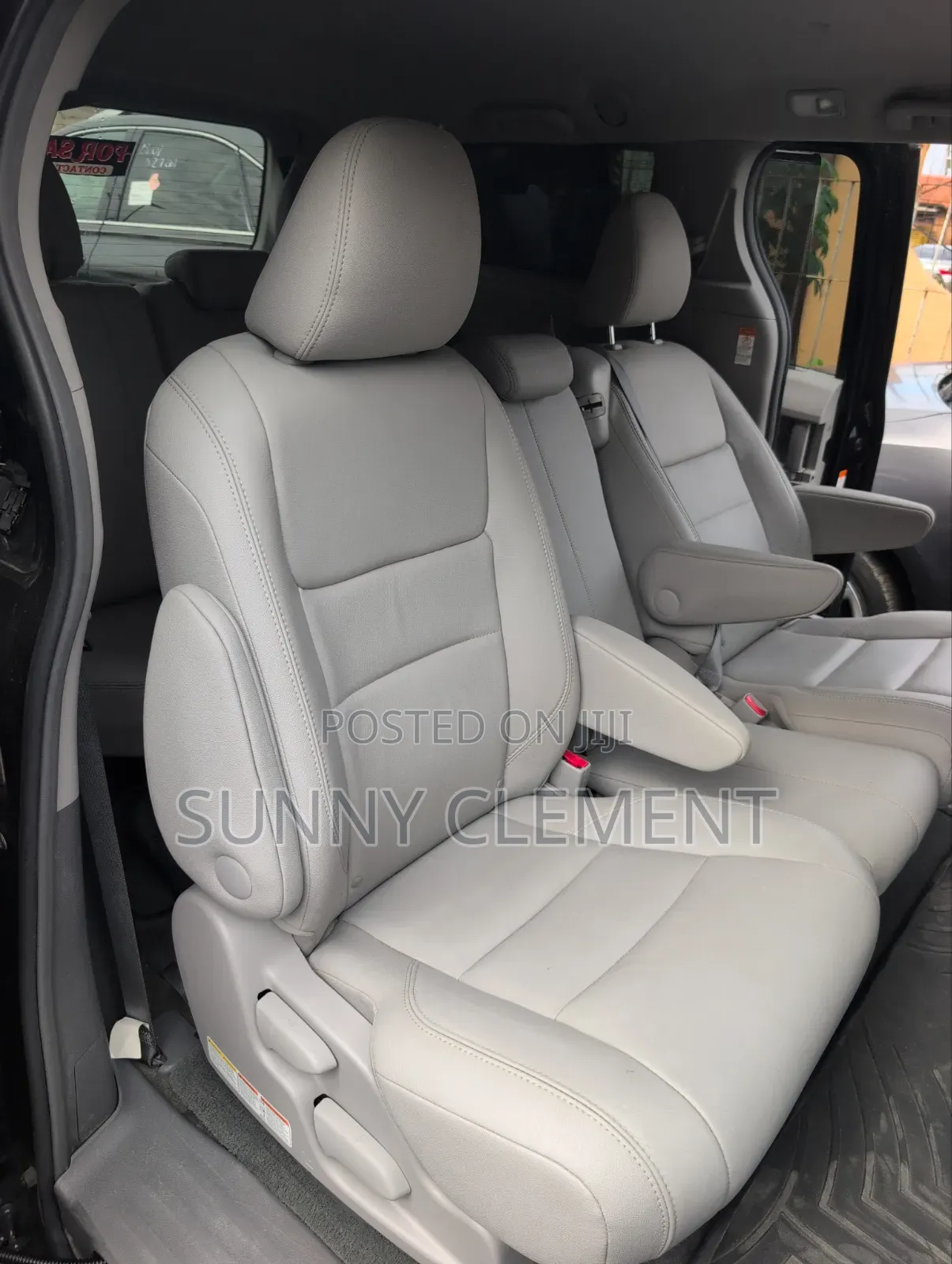 Toyota Sienna XLE 7 Passenger Auto Access Seat (3.5L 6cyl 6A) 2016