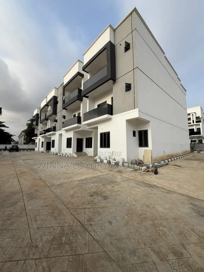 5bdrm Townhouse/Terrace in Kado for sale