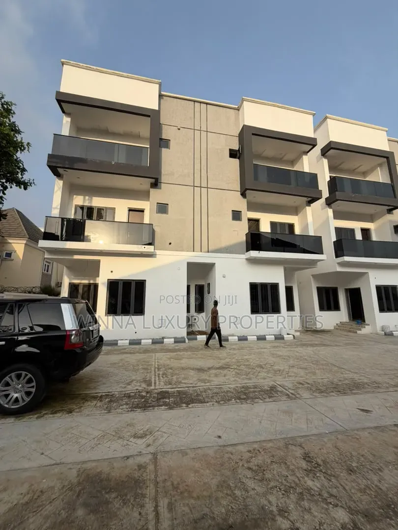 5bdrm Townhouse/Terrace in Kado for sale
