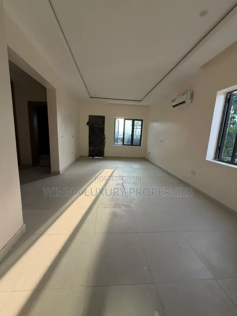 5bdrm Townhouse/Terrace in Kado for sale
