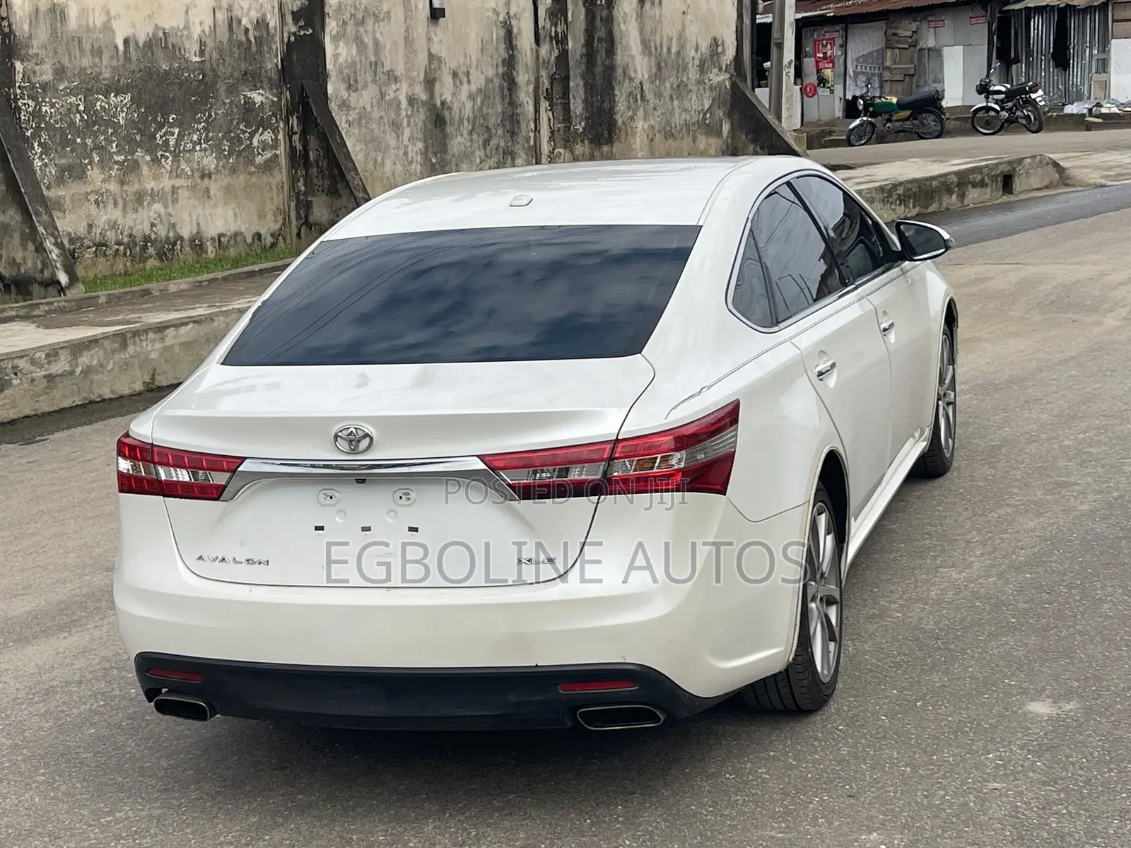 Toyota Avalon Limited 4dr Sedan (3.5L 6cyl 6A) 2014 White